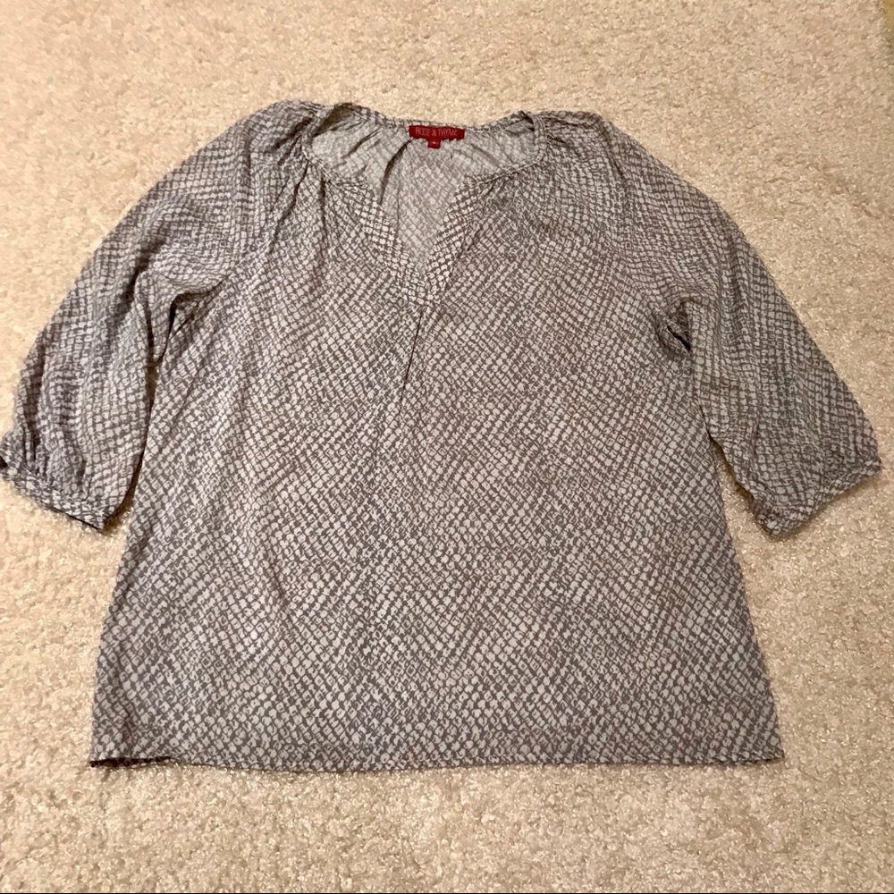 Loose blouse,size M, 3/4 sleeves w button closure